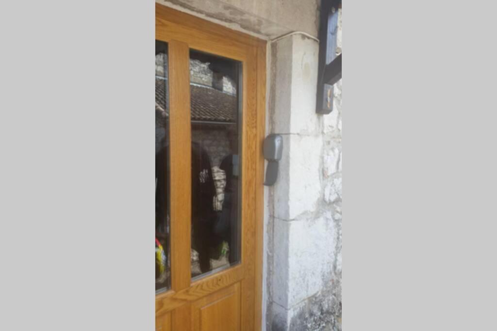 Maison Pierre Et Voute Au Coeur Du Village Balazuc Bagian luar foto