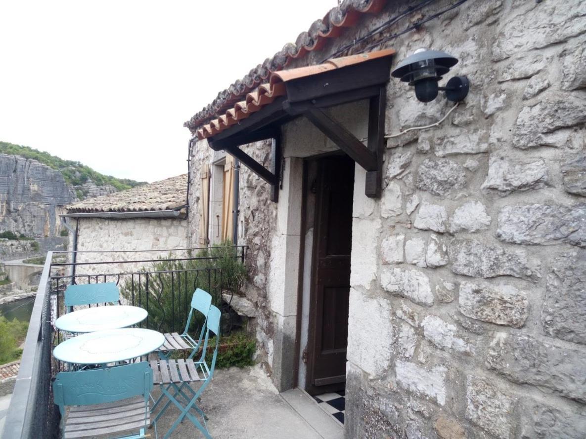 Maison Pierre Et Voute Au Coeur Du Village Balazuc Bagian luar foto