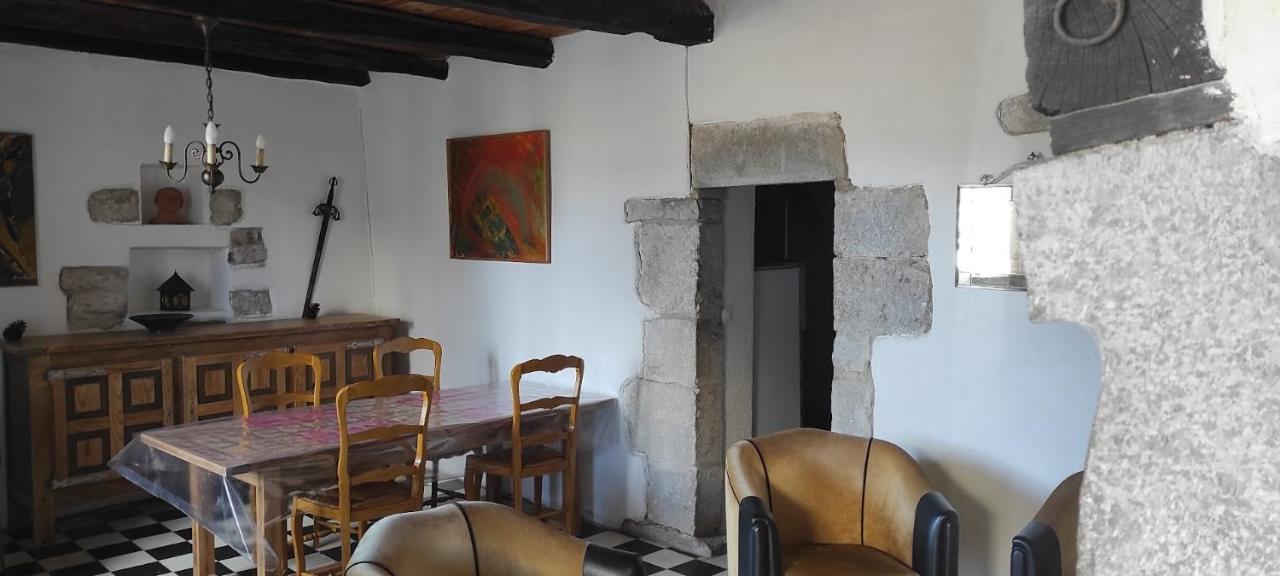 Maison Pierre Et Voute Au Coeur Du Village Balazuc Bagian luar foto