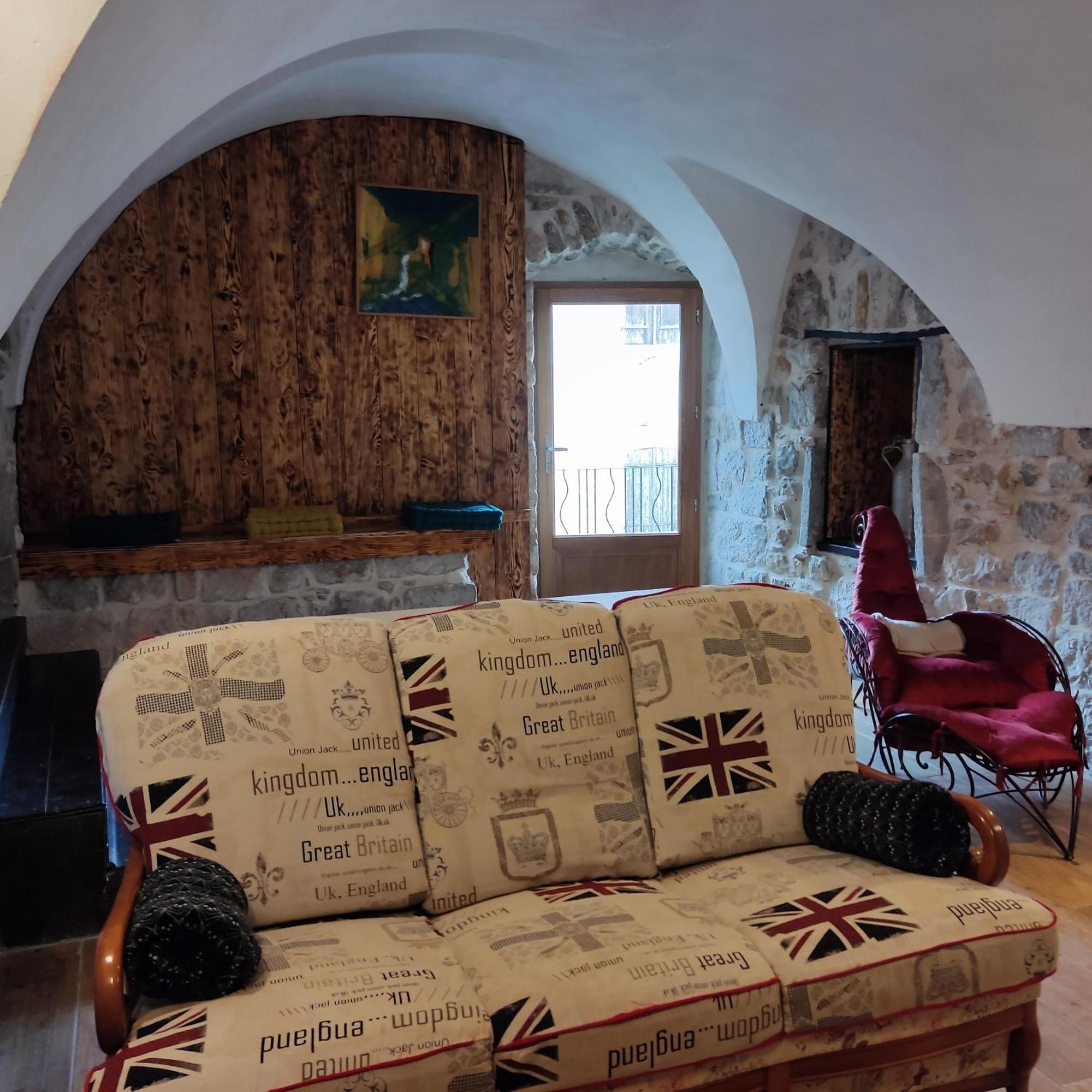 Maison Pierre Et Voute Au Coeur Du Village Balazuc Bagian luar foto